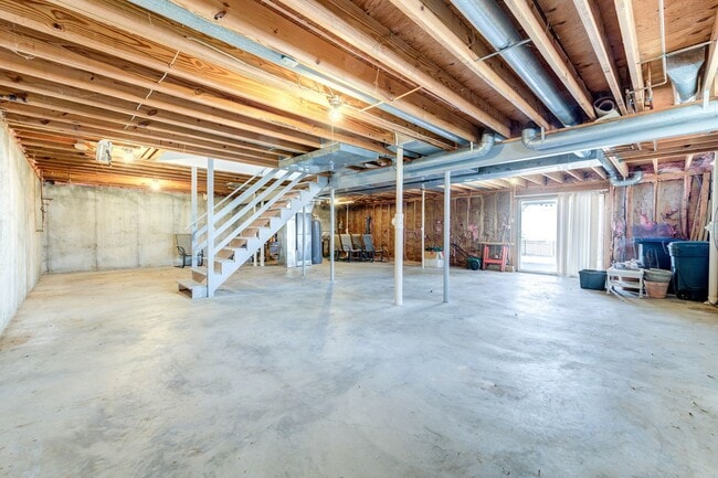 Building Photo - Spacious Parkway South Home with Walk-Out Basement & Large Backyard