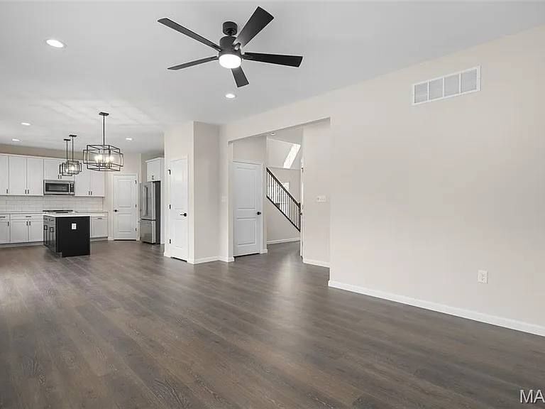 Building Photo - 3304 White Pine Dr