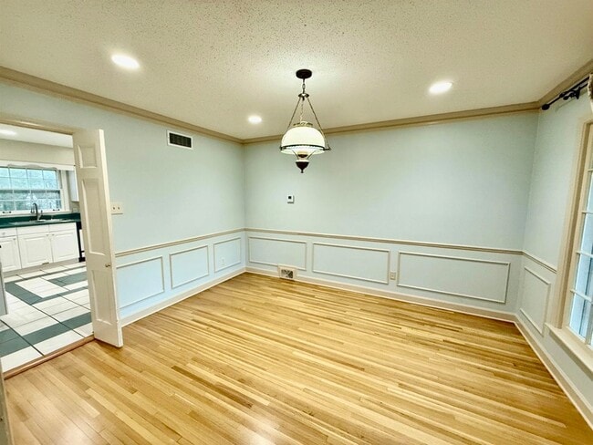 Building Photo - 1881 Akerswood Cove