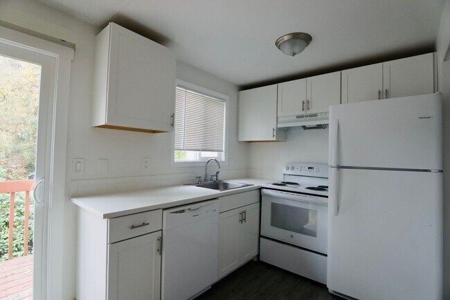 Building Photo - 5111 SW Beaverton Hillsdale Hwy