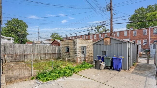 Building Photo - 3224 Kenyon Ave