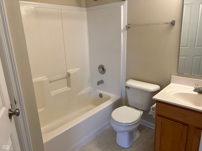 Building Photo - 3522 N Golden Gate Dr