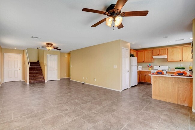 Building Photo - 4 Bedroom with Pool in Centennial Hills