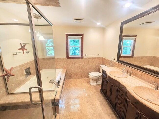 Building Photo - 720 Aguila Dr