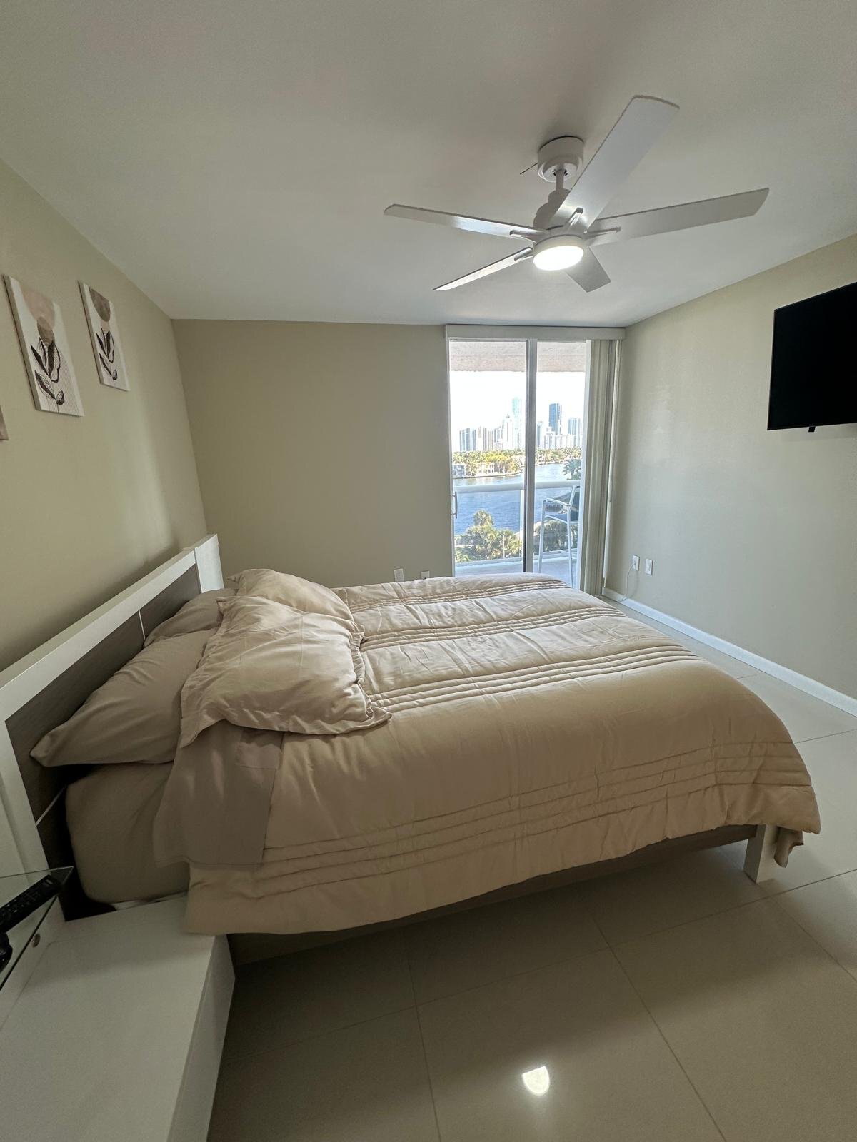 Building Photo - 20505 E Country Club Dr