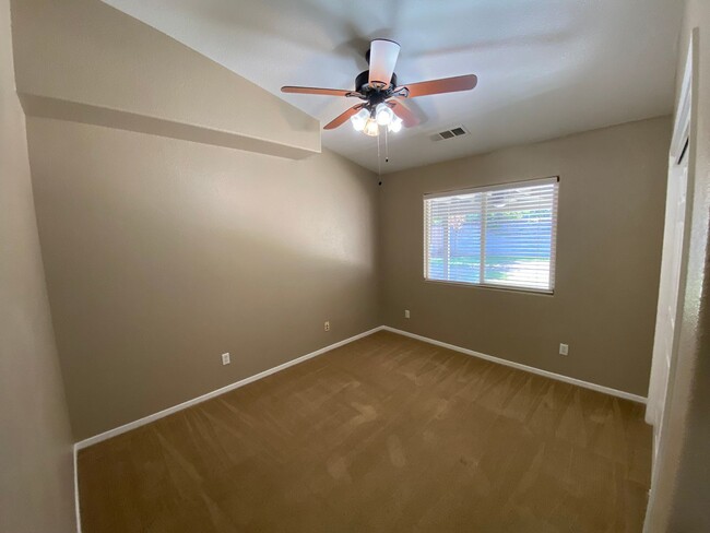 Building Photo - Cozy NW Visalia Home Rent Ready!