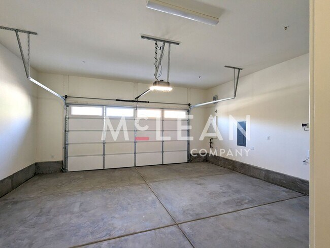 Building Photo - Beautiful Two-Story Four Bedroom Home at t...