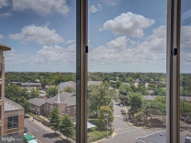 Building Photo - 820 N Pollard St