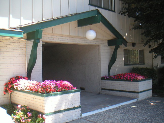 Building Photo - One Hamilton West Apartments