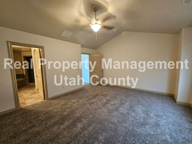 Building Photo - Orem Townhome Central to City Center