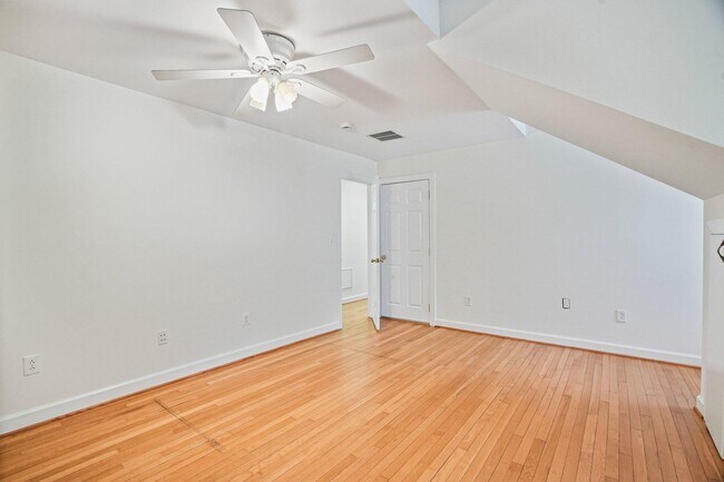 Building Photo - 7712 Dolly Dr