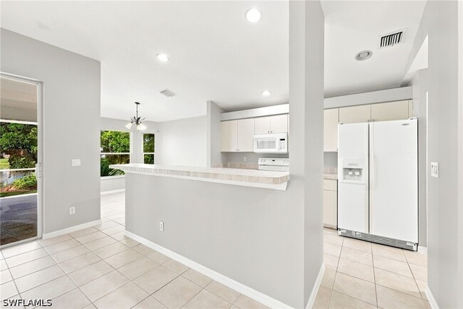 Building Photo - 25925 Pebblecreek Dr