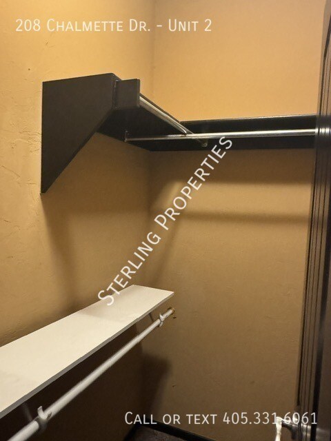 Building Photo - 208 Chalmette Dr