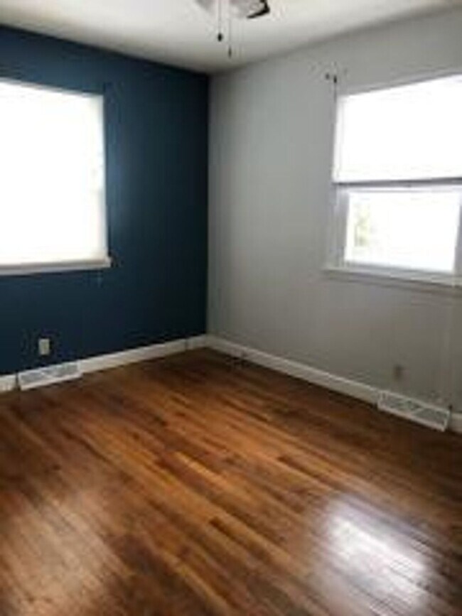 Building Photo - 3bed/1bath in Oakwood