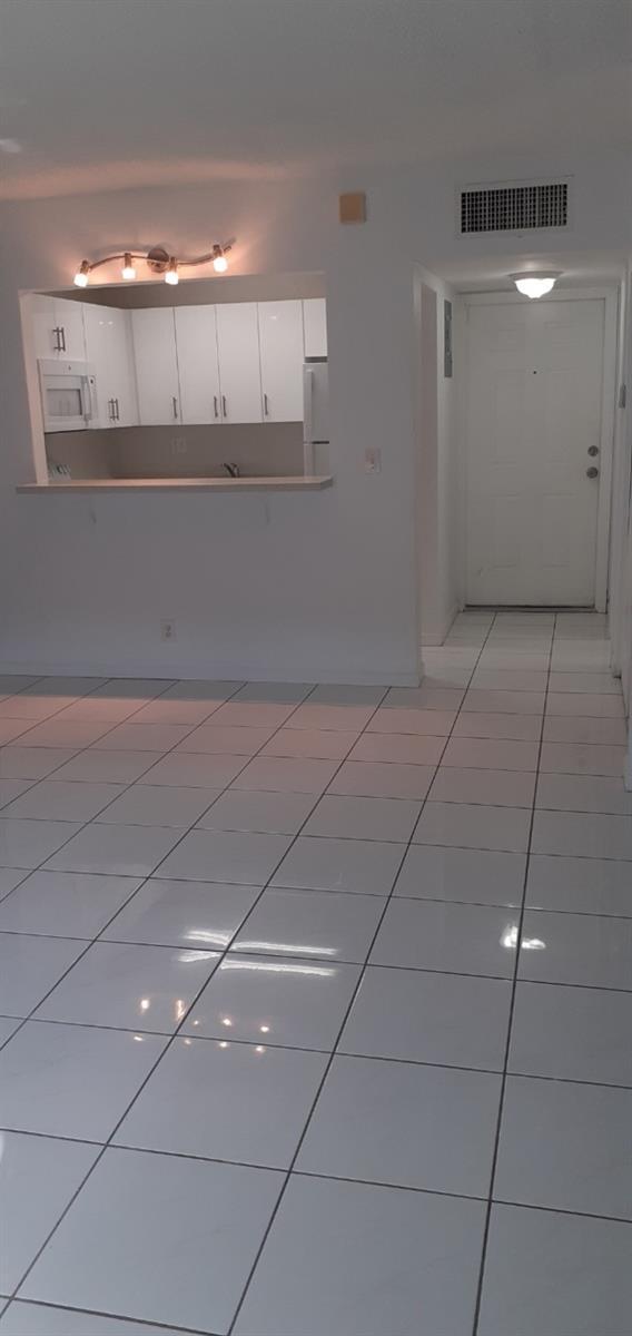 Building Photo - 101 SE 6th Ave