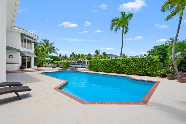 Building Photo - 396 E Coconut Palm Rd