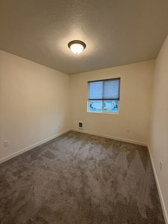 Building Photo - 1817 Spokane