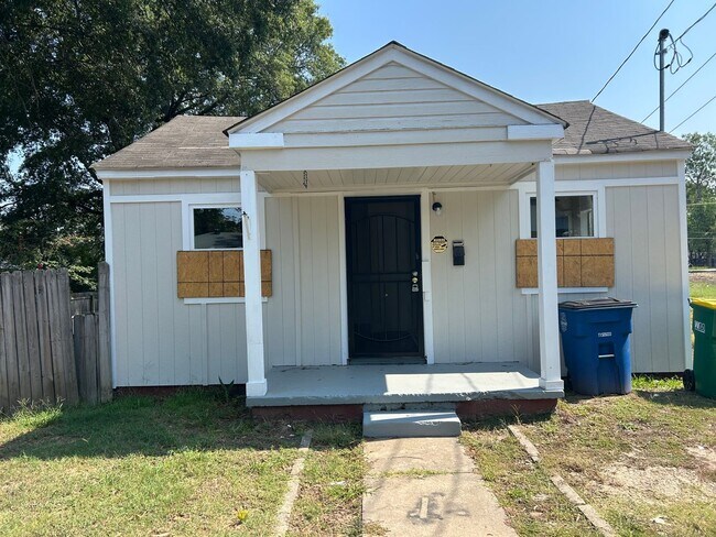 Primary Photo - 225 College Park Cir