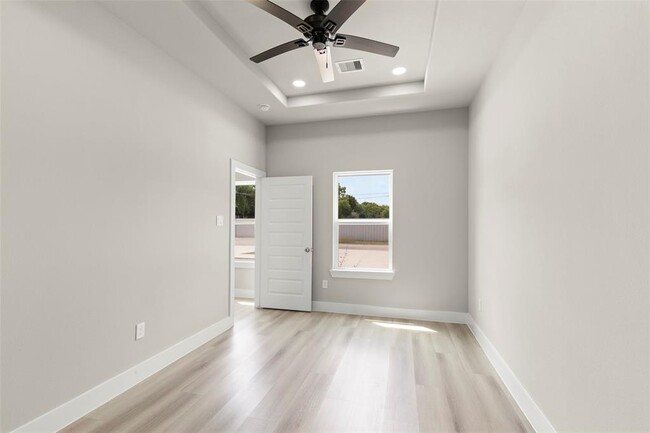 Building Photo - 3111 Shelby Cir
