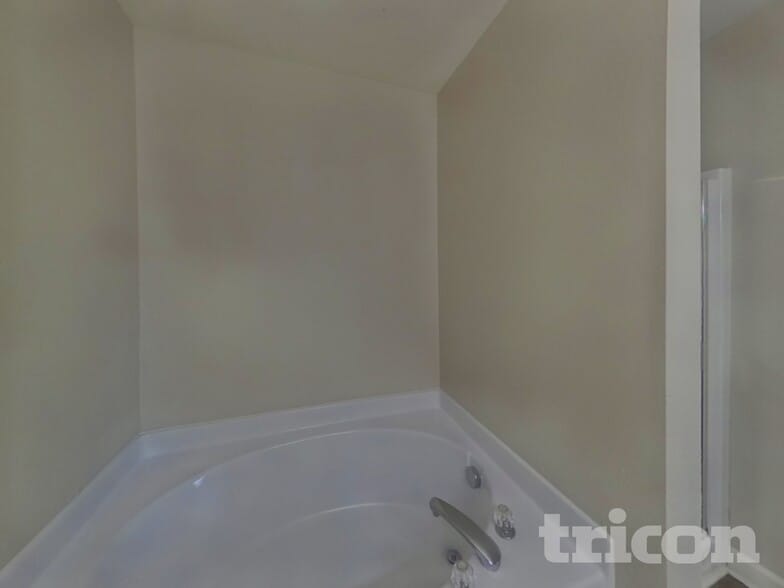 Building Photo - 9821 Bayview Pkwy