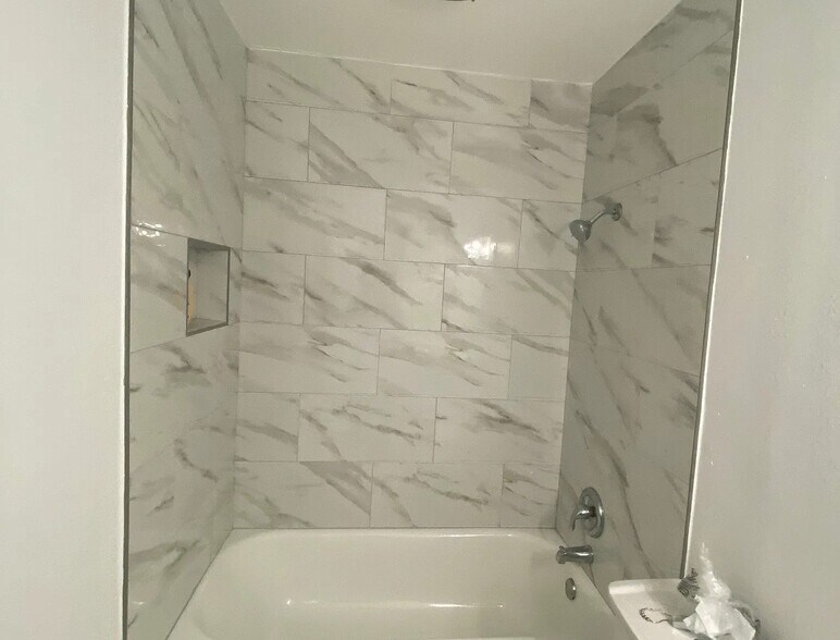 Building Photo - 1362 Del Rio Cir