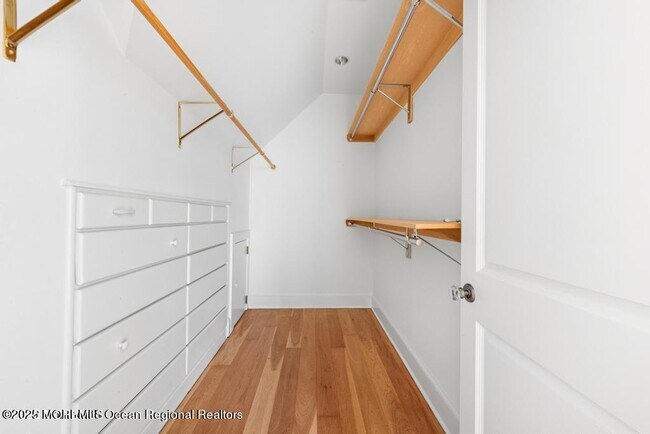 Building Photo - 18 Sheraton Ln