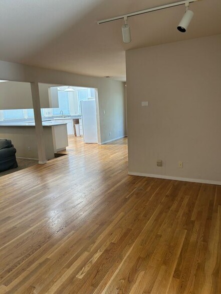 Building Photo - 399 Jaycee Dr