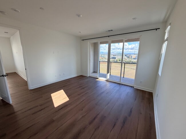 Building Photo - 513 Proton Pl