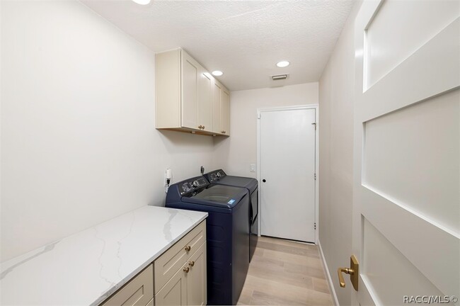 Building Photo - 1105 N Chance Way