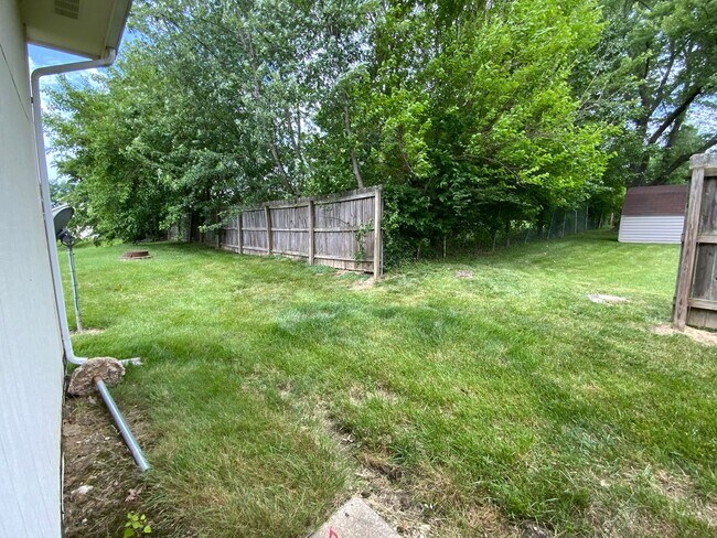 Building Photo - 3 Bedroom 2 Bathroom Duplex