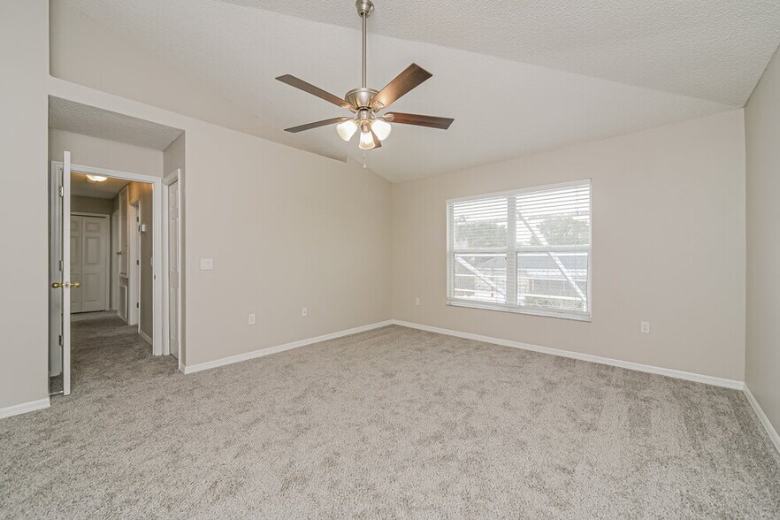 Building Photo - 4235 Mendenwood Ln