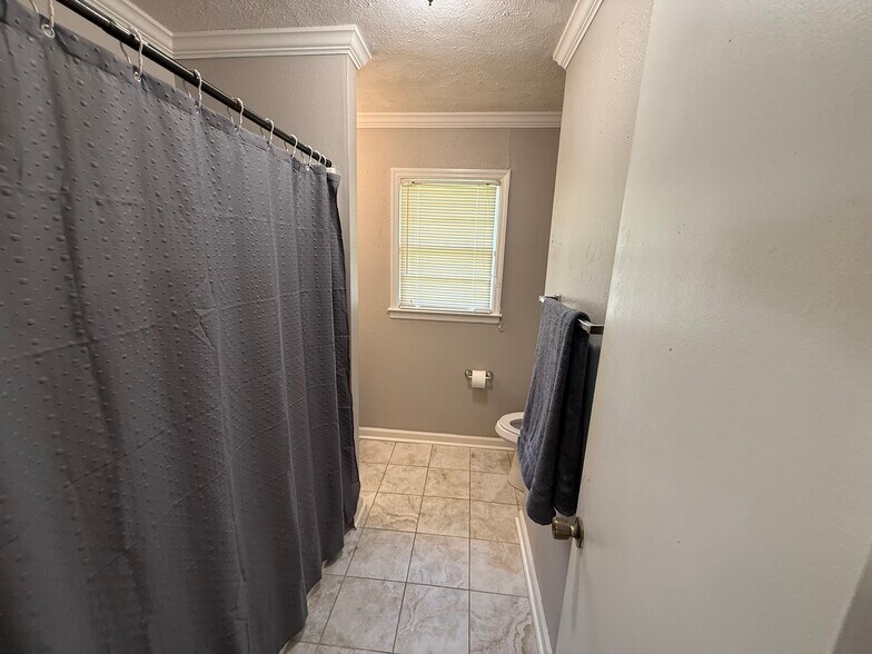 Building Photo - 7105 Whitesburg Dr SE