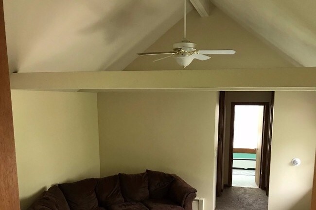 Family Room - 1714 Greendale Ave