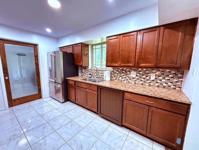 Building Photo - 5140 River Bluff Ln