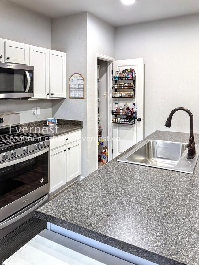 Building Photo - 1123 Huntington Ave