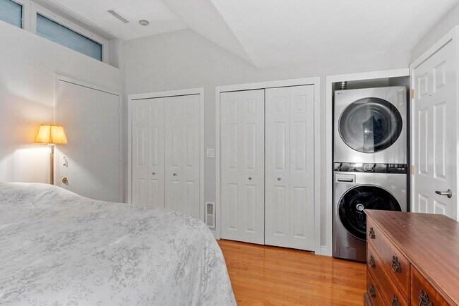 Building Photo - 40 Oceanside Dr