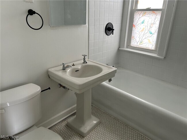 Building Photo - 1311 W 69th St