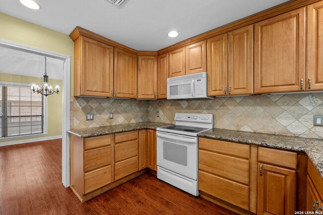 Building Photo - 3605 Hidden Dr