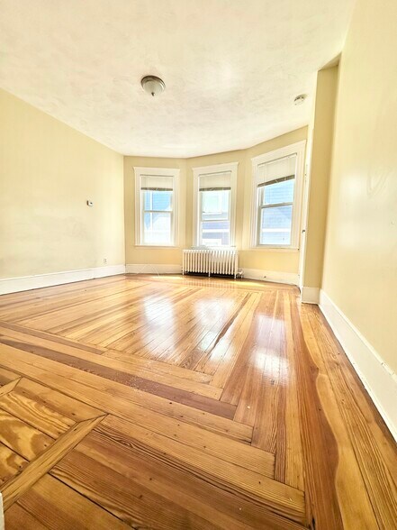 Living Room — current layout - 17 Dow St