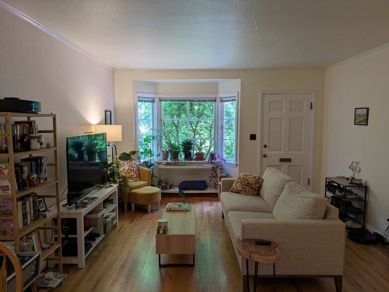 Building Photo - 636 NE 30th Ave