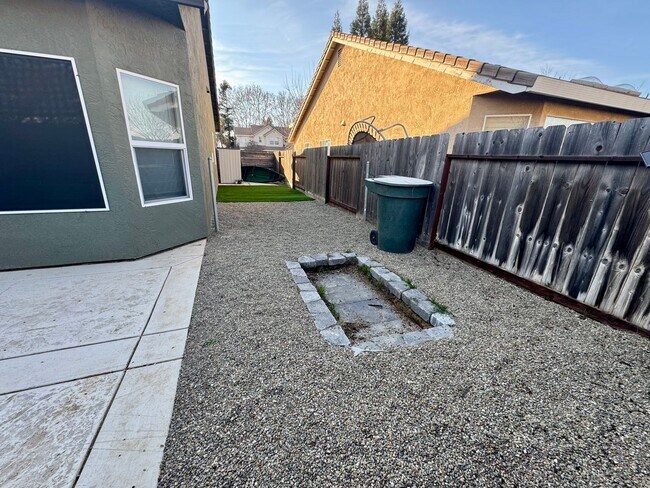 Building Photo - Immaculate 3 Bed, 2 Bath Home for Rent in ...