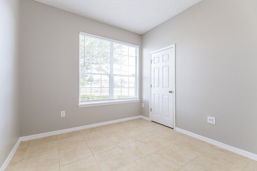 Building Photo - 2863 Berkshire Cir