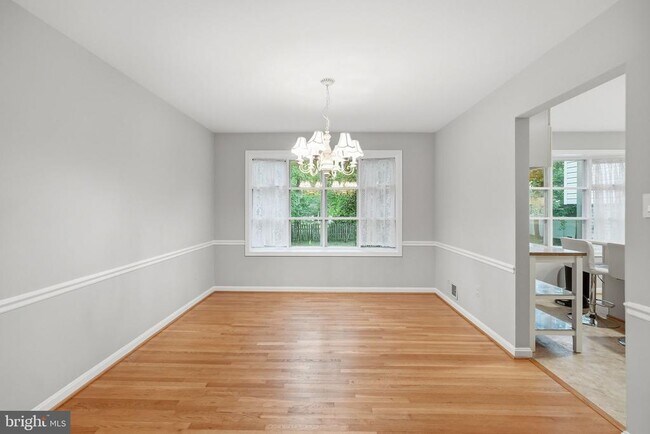Building Photo - 809 Woodley Dr