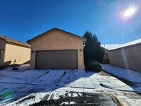 Building Photo - 3 Bedroom 3 Bath Rancher Town Home 2 Car Garage