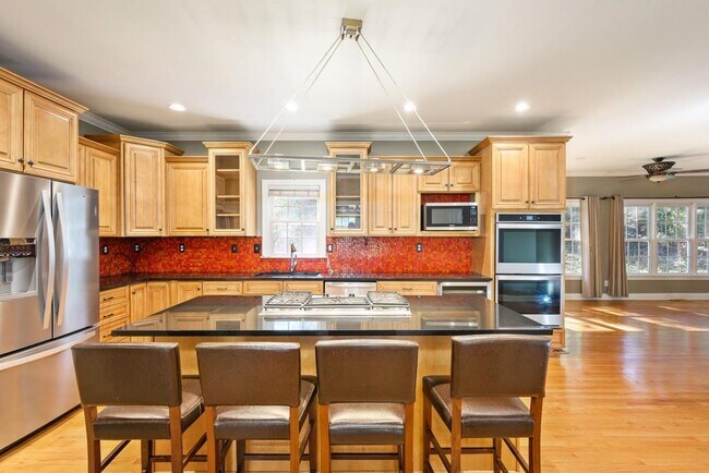 Building Photo - 4878 Long Island Dr NE