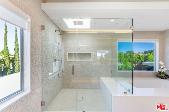 Building Photo - 2189 Summitridge Dr