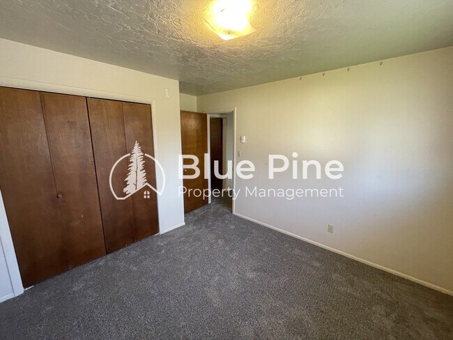 Building Photo - 1489 Mountain View Ln