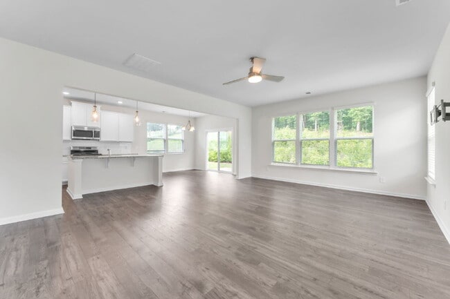 Building Photo - Elegant 3BR/2.5BA Home with Loft & 2-Car Garage in Persimmon Hill $2,075/mo rent