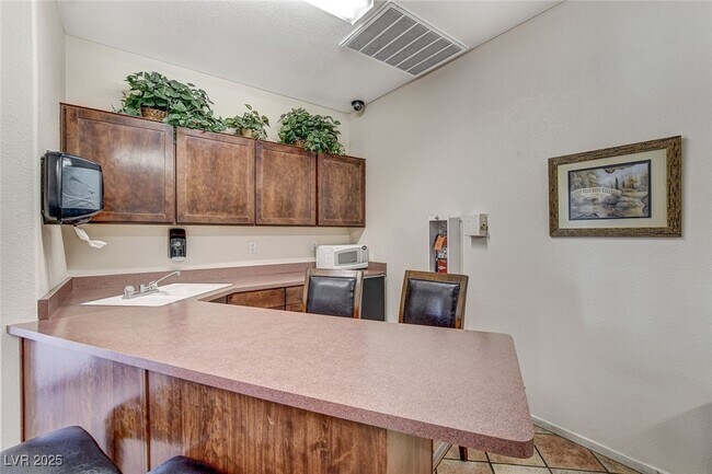 Building Photo - 5751 E Hacienda Ave