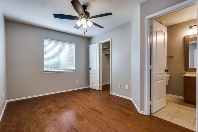Building Photo - 3129 Lubbock Ave